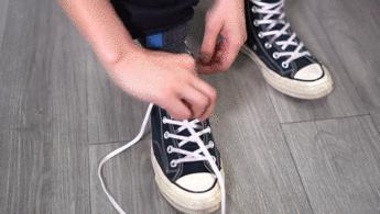 权志龙小雏菊反系鞋带绑法教学,权志龙反着系鞋带