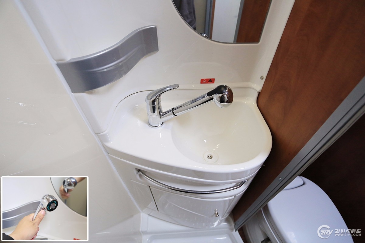 同级别车型谁敢跟它比轻量化！双会客区，实拍亚特plasy631房车