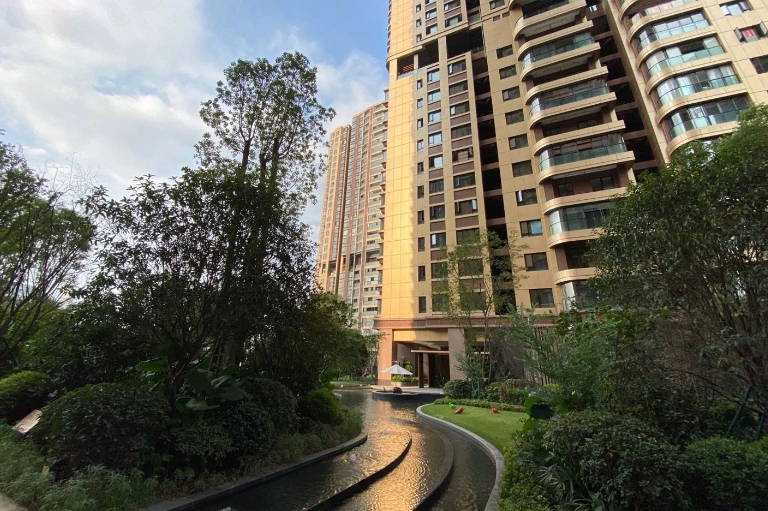 重庆南滨路最好的房子,重庆南滨路三大神盘惊现烂尾楼