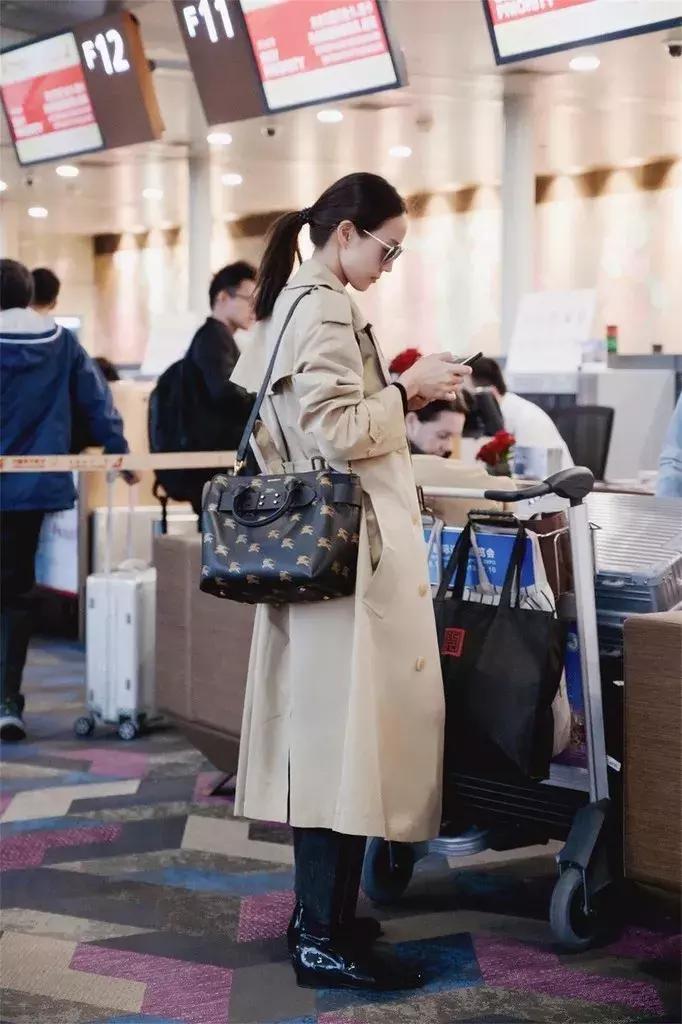 女子买名牌包,现代女孩包包排行榜