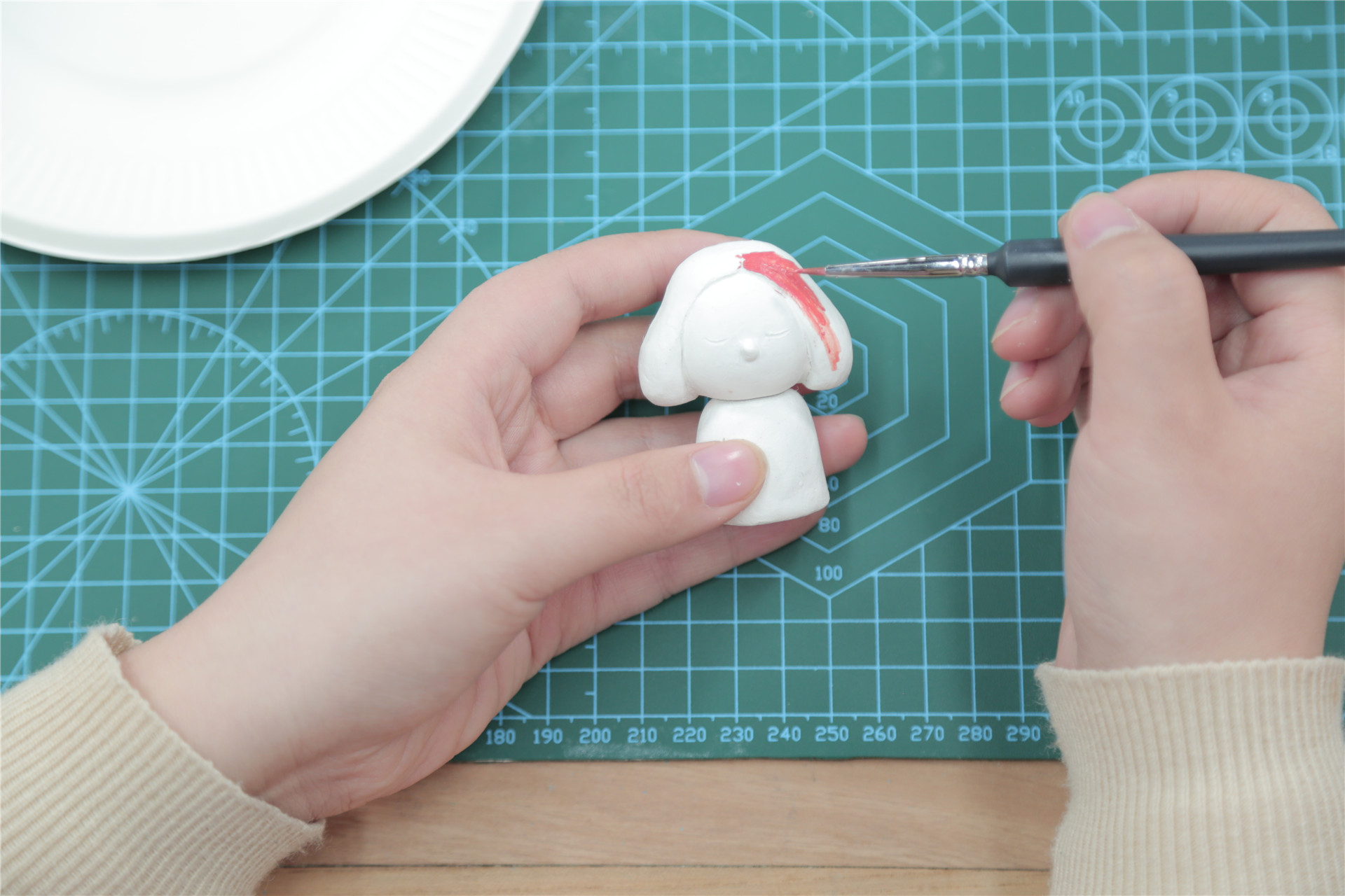 捏几块可爱的粘土,用粘土制作可爱小男孩