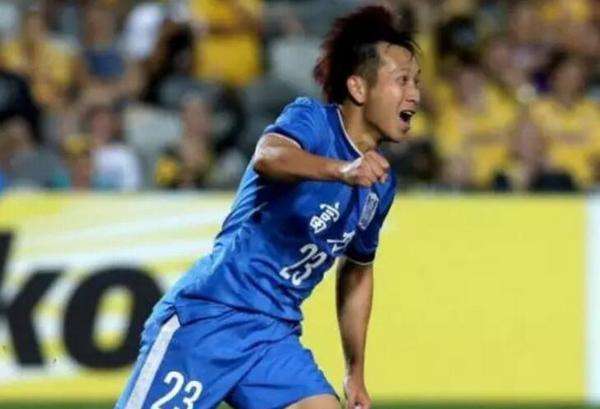 他是广东足球的旗帜之一,也是恒大初代队长,现今正式宣告退役