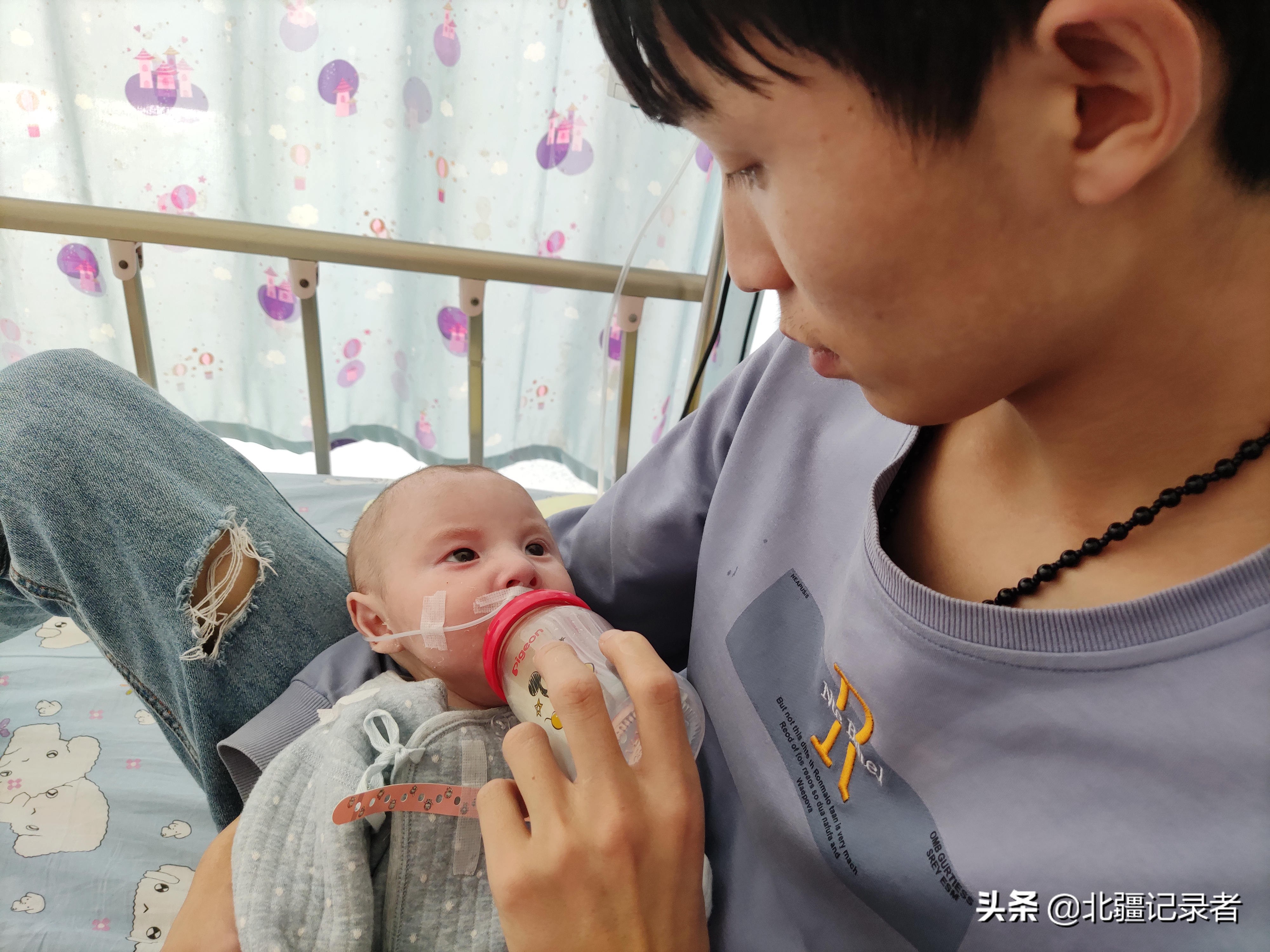 刚出生婴儿从鬼门关救回,宝宝一出生就被抢救