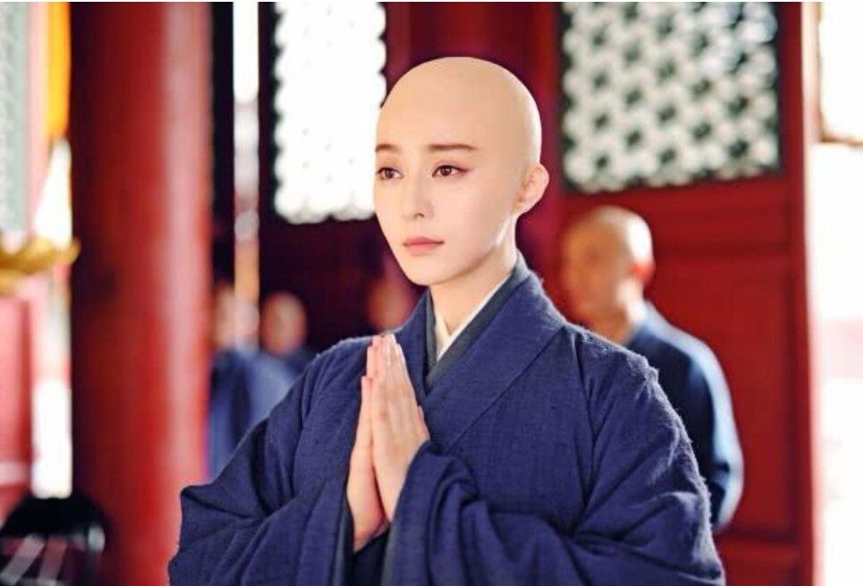 范冰冰光头漂亮,范冰冰杨幂红毯斗艳视频