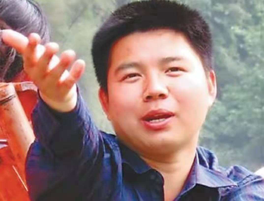 一对夫妻救下两名不慎落水的孩子,12年前翁婿大火救人