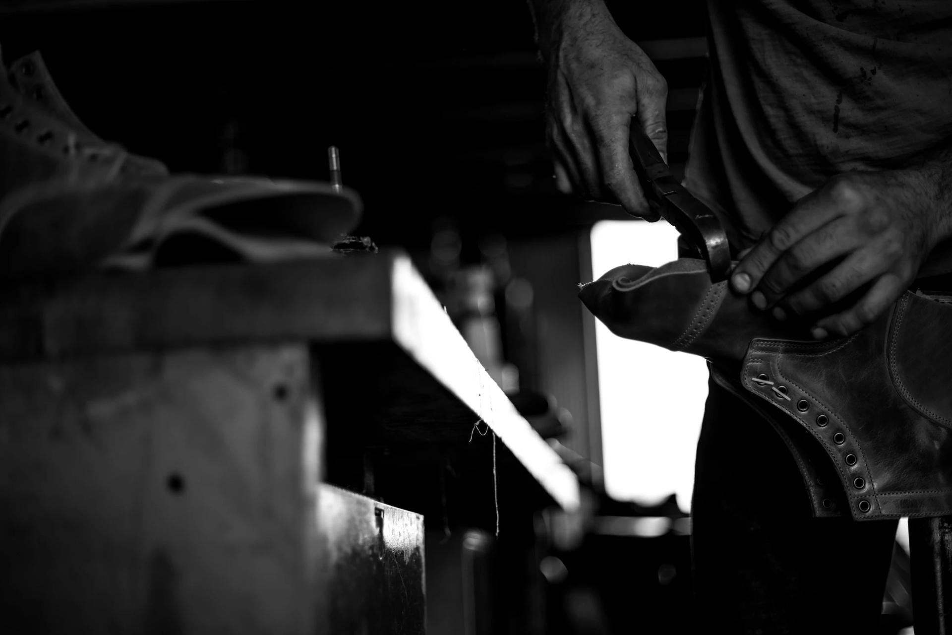 皮鞋松了有什么办法解决,皮鞋一只松一只紧是怎么回事