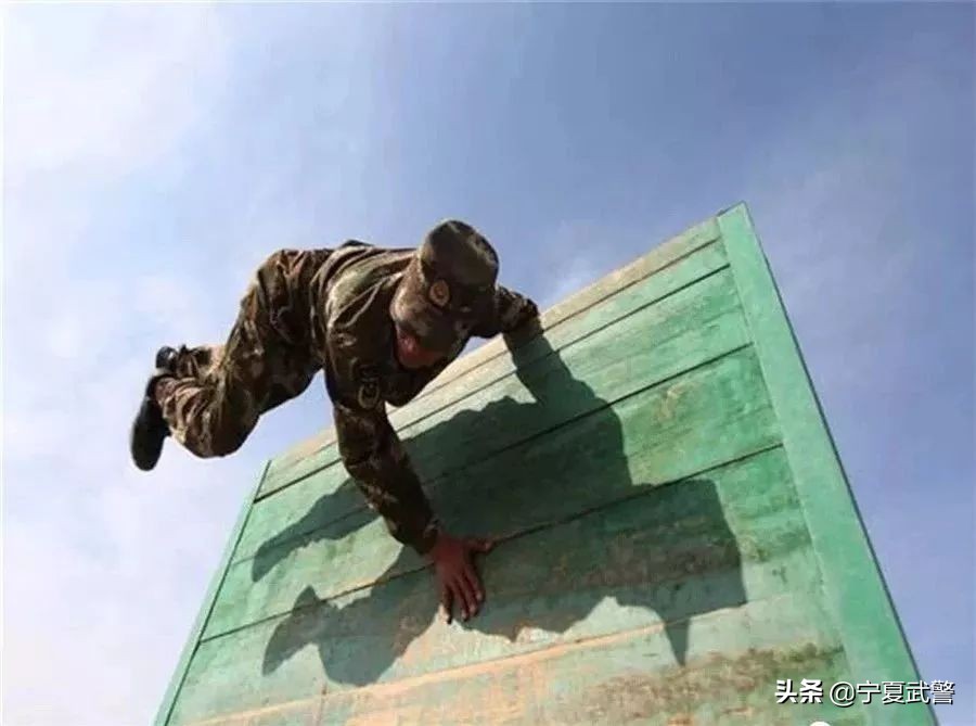 虎斑特战军大衣,虎斑特战服武警都可以穿吗