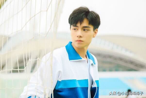 有痣男星都超帅，鹿晗长眉上，胡一天在鼻子，他的泪痣太好看了