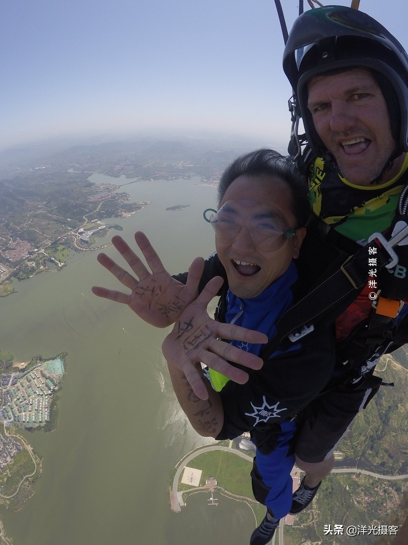 打卡在4000米高空,风靡世界的高空跳伞,悄然改变国人的度假方式