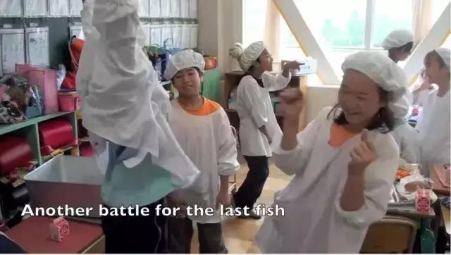 日本小学10元钱的午餐,日本学生午餐10元一个