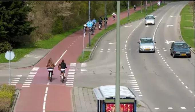 荷兰人骑自行车好吗 (为什么荷兰人喜欢骑车)