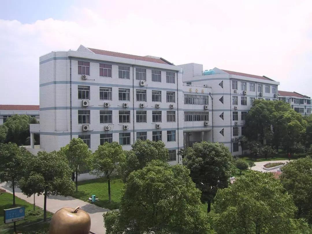 这里是天一中学老校区,如今美出了另一番境界