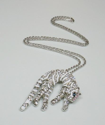 韩国百搭小黑裙的短款,韩国饰品品牌排行榜