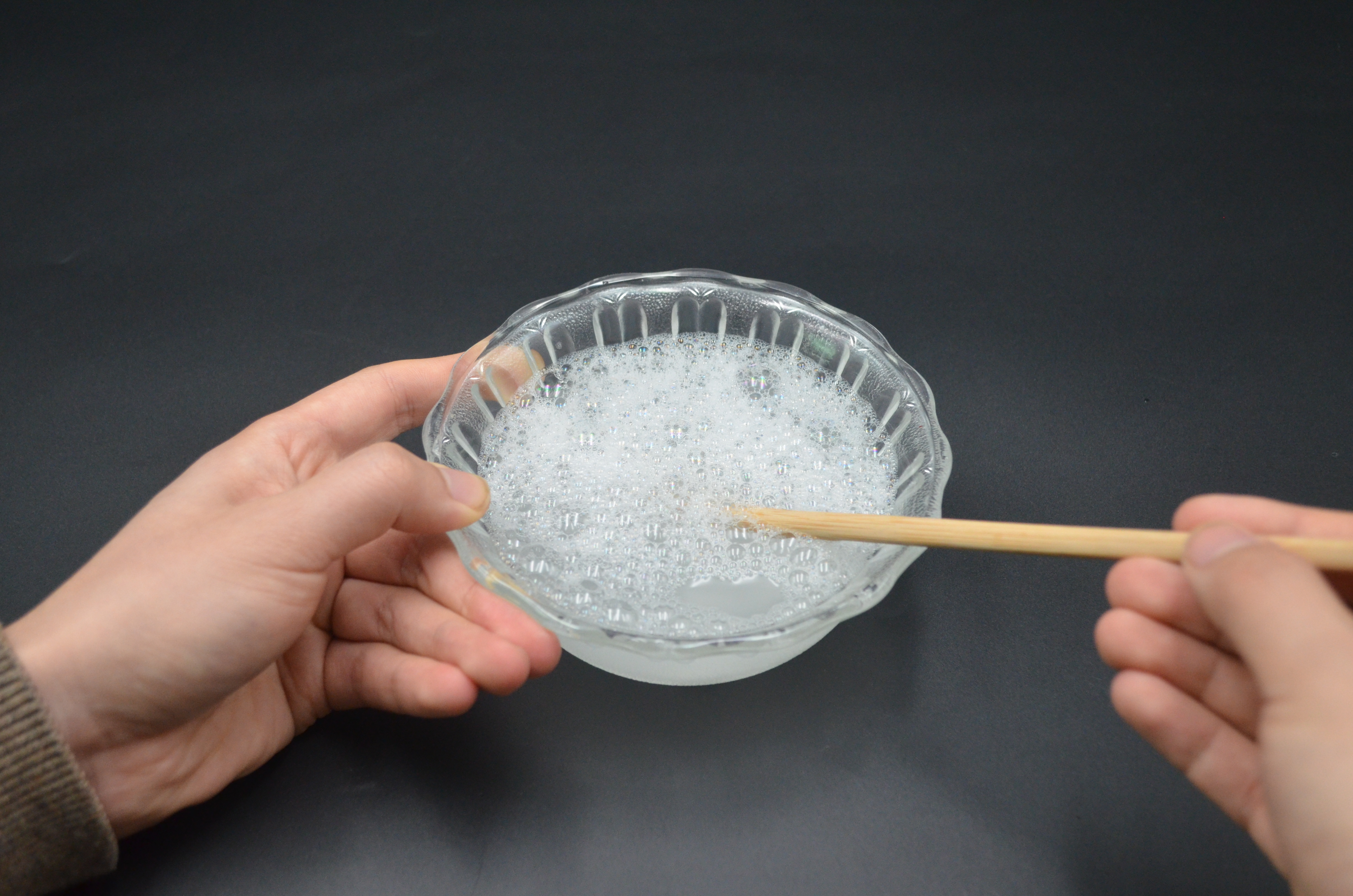 羽绒服脏了不用洗的小妙招,羽绒服脏了用什么干洗最好