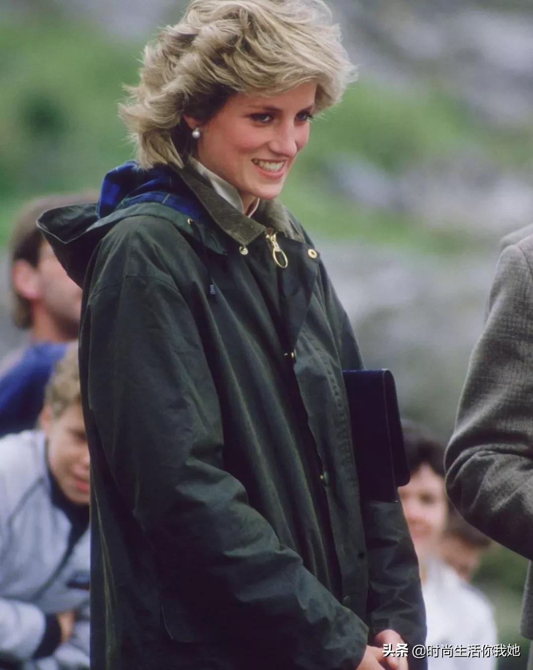 女人穿的外套有气质的质量最好的,女生外套有这几件就够了