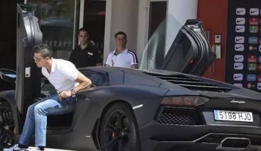 哥劝你踢球要潇洒!21世纪足坛三大潇洒哥