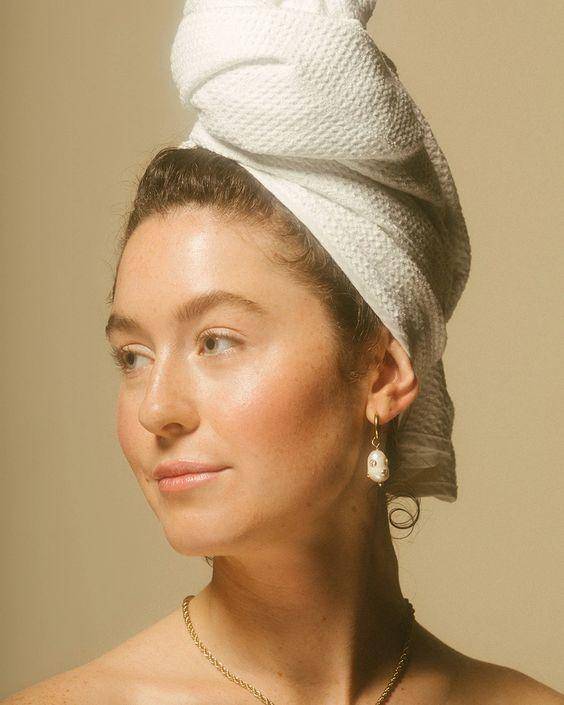 贴面膜有点小刺痛是缺水吗,脸部缺水贴面膜会刺痛是怎么回事