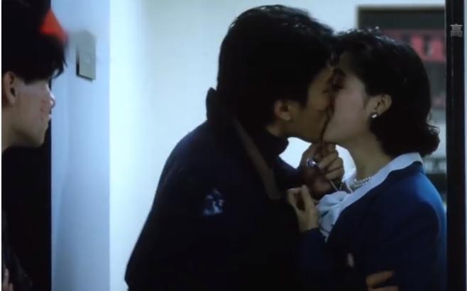 周星驰和张敏最经典一吻,周星驰处处吻