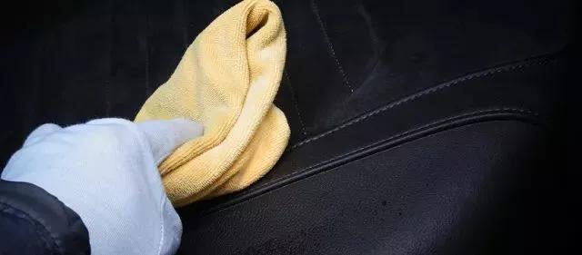 汽车真皮座椅的养护清洁翻新,汽车座椅有裂纹怎么修复