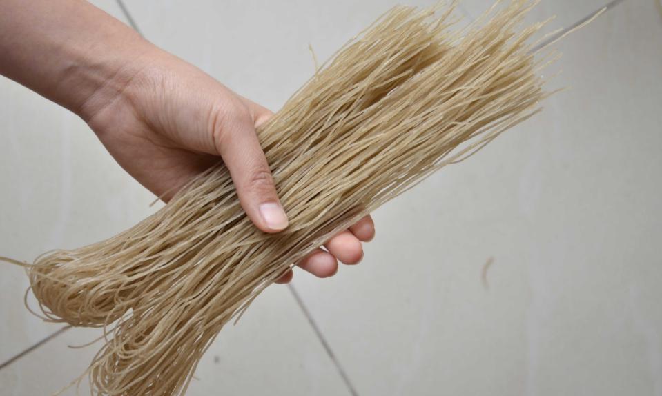 粉条里加俩鸡蛋,粉条里打两个鸡蛋没想到这么好吃