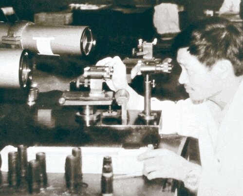 云南云光厂，83年的老字号，背山临湖，诞生中国首架*用军**望远镜