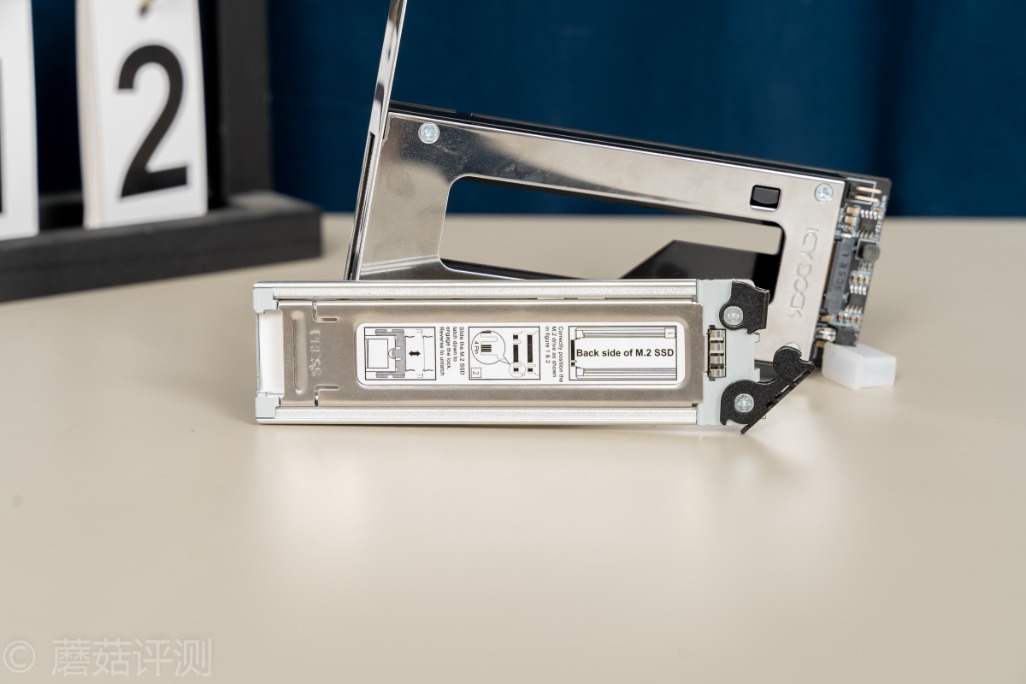 方便插拔，探索更多使用可能、ICYDock硬盘抽取盒PCI转M2评测