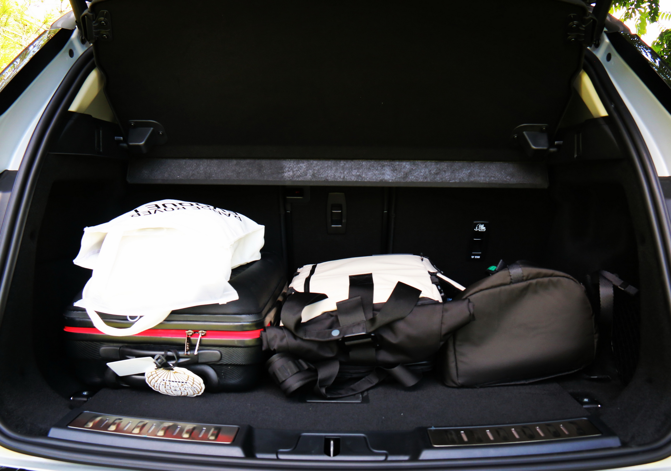 路虎揽胜极光l怎么样值得购买吗,2022路虎揽胜极光l值得买么