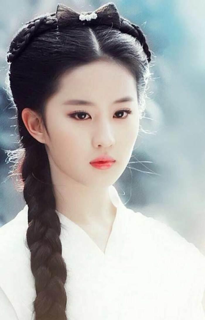 桃花眼适合什么脸型女,妩媚的女生适合什么眼型