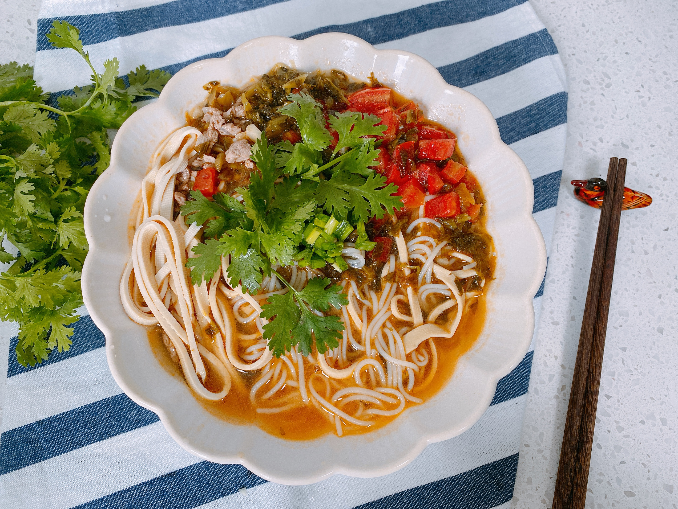米粉炒粉怎么煮才好吃,在家做三鲜米粉最简单的方法
