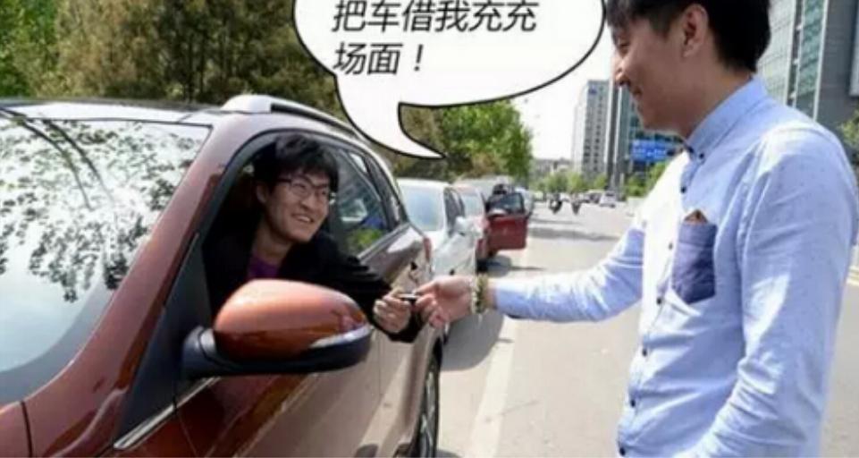 男子把车借给朋友结果小伙子后悔,男子借朋友保时捷开车