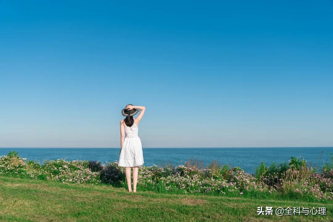 当你不开心的时候抬头看看天空,不开心的时候抬头看看天空下一句