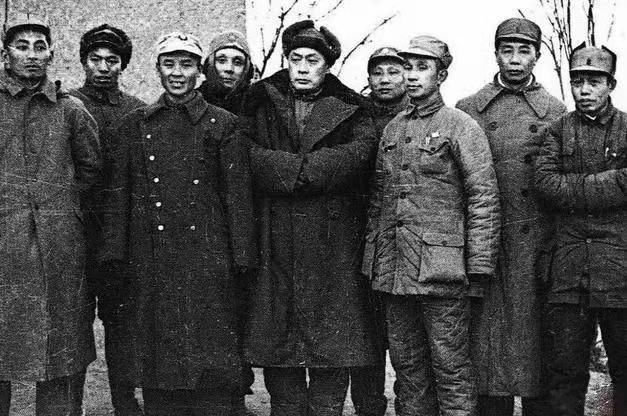 老蒋审视十大元帅名单，指着陈毅说：此人实在厉害，他做了什么？