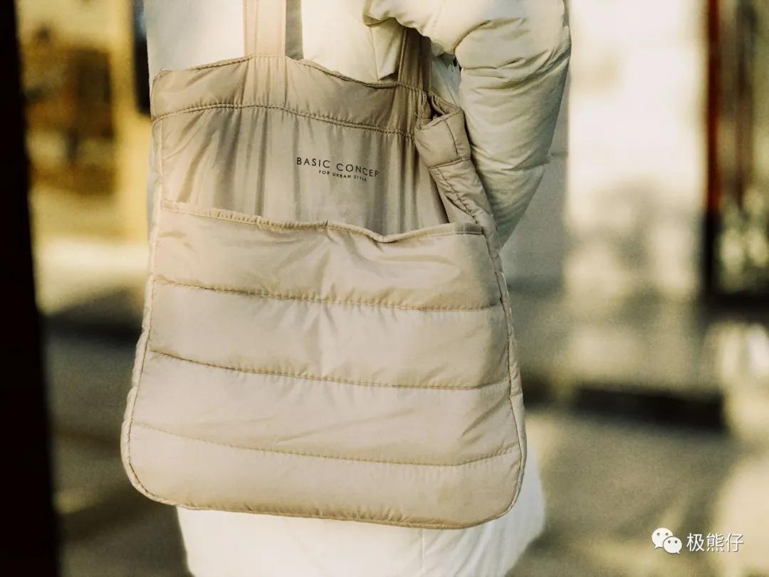 今天背什么｜魔都的“欧洲小镇”上，女神们都背什么包*过包**节呢？