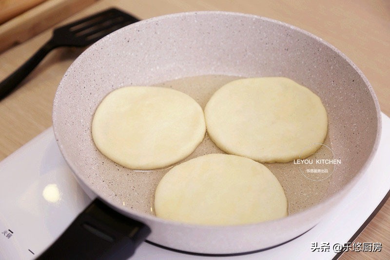 一样材料做美食,又酥又软的家常烙饼简单做法