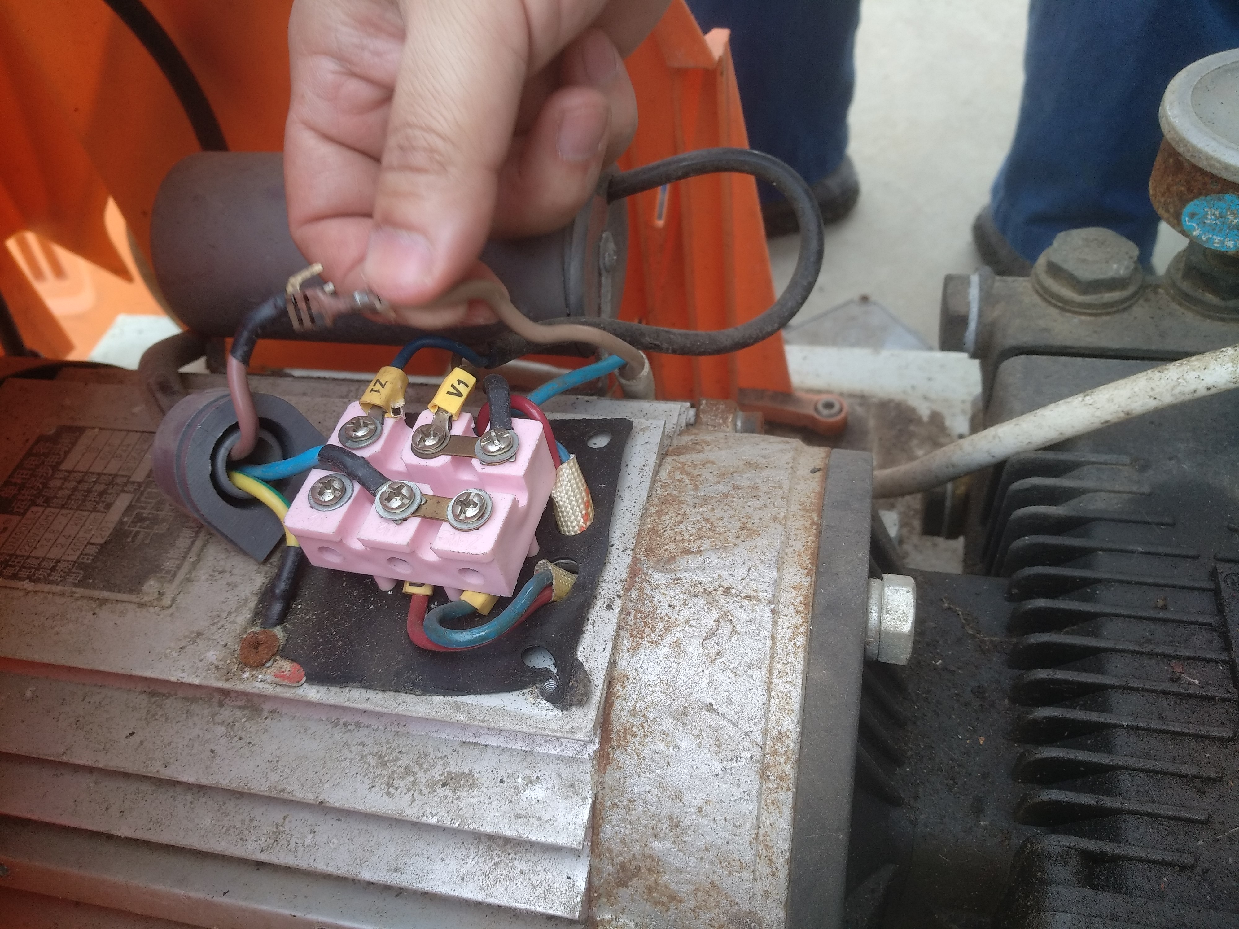 220伏清洗机开关电路图,手提式清洗机电机接线图