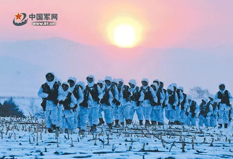 假如你在火车上遇到美女,春运车站遇到兵哥哥