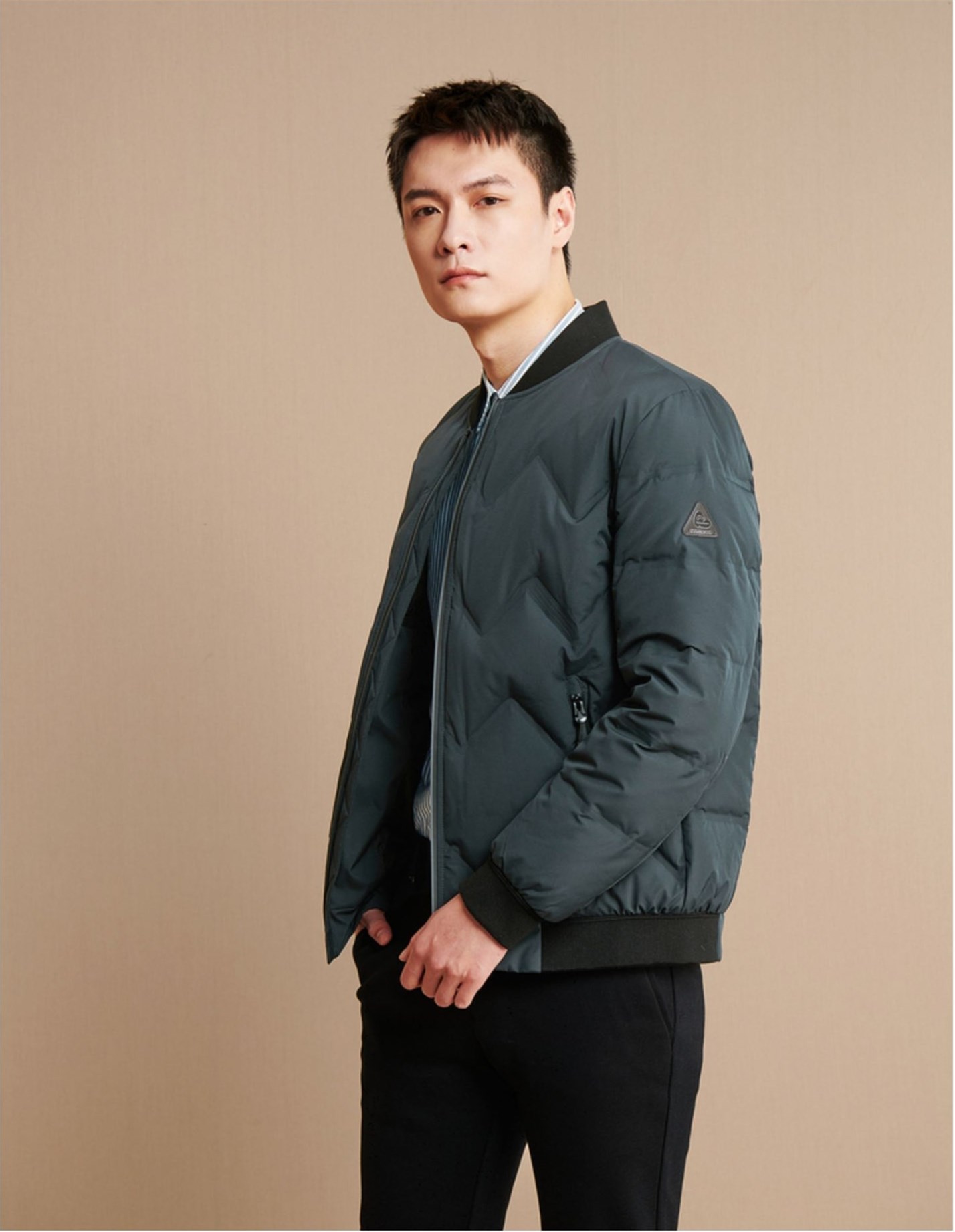 为了不让男朋友把羽绒服穿成“熊样”,我差点挤晕在海澜之家