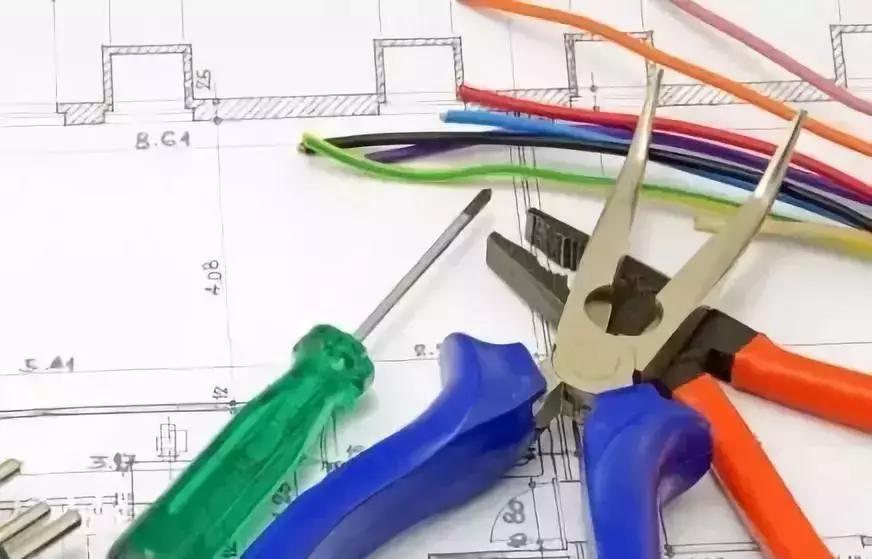 家中零火线出问题,插座零火线都带电怎么处理