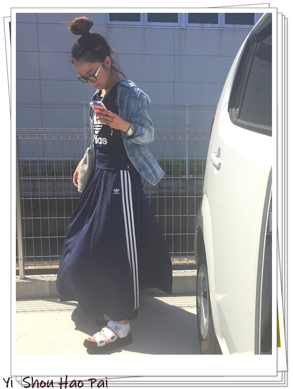 Adidas的单品怎么搭？日本时尚女人的运动风穿搭示范，时髦吸睛