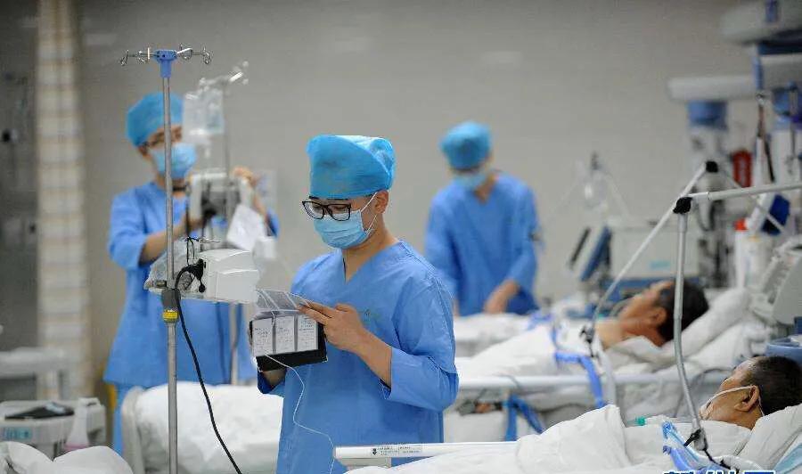 男生戴什么项链,男生学护理有前途吗本科