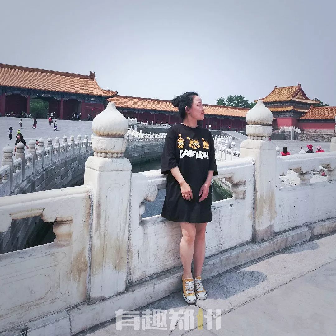 有趣翻包记|郑州这三位少女般的辣妈，包里装的都是啥？