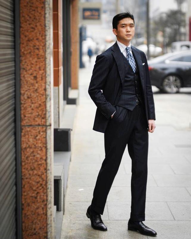 男人穿西服皮鞋怎么选,男人穿皮鞋成熟穿搭