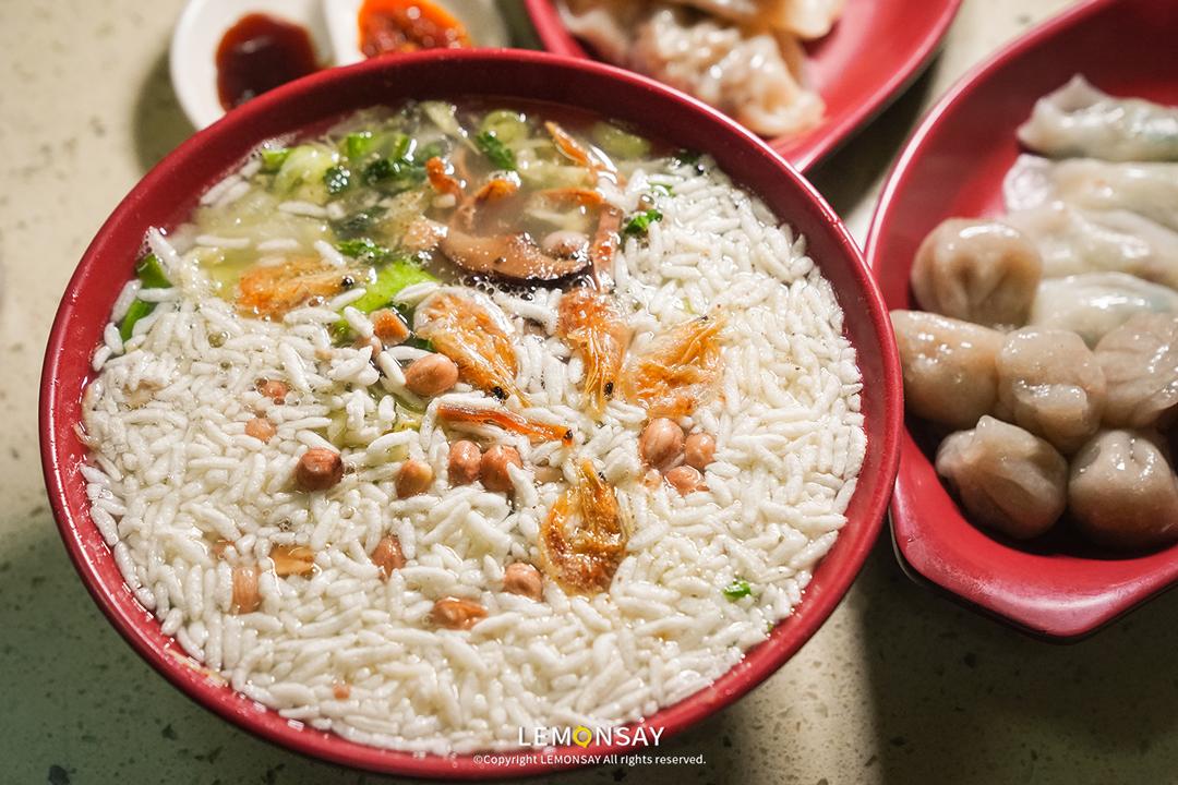 藏在水库的“阿姨街”,人均20块胖成猪