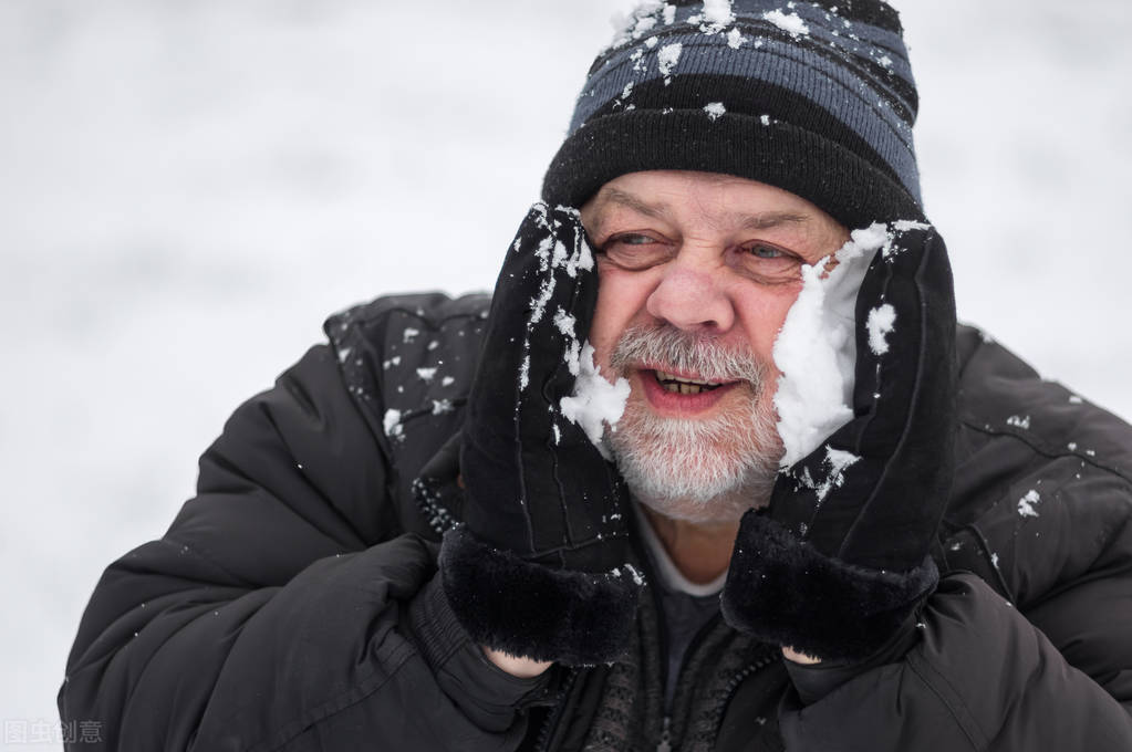 得了冻疮可以拿热水泡吗,手冻僵了用热水洗会冻疮吗