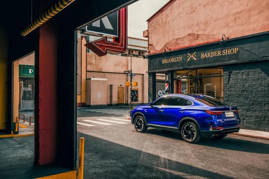 奔驰宝马都跑不掉的五菱神车,宝马x4和长安cs85