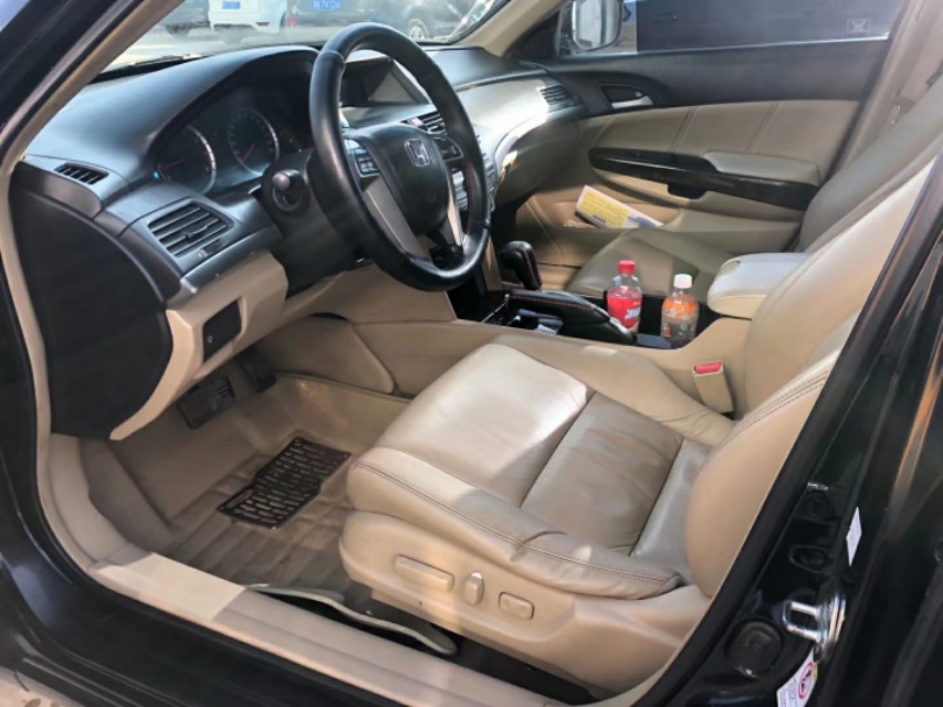 农村人就是图个实惠，09年雅阁家用足够了，有面子也有里子。