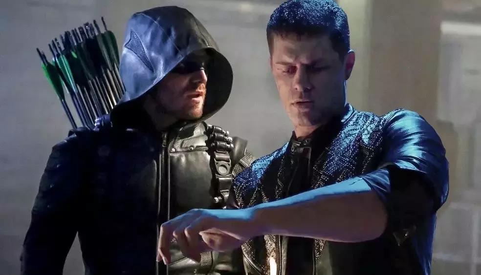 拳王暴打wwe,施瓦辛格一拳打倒wwe