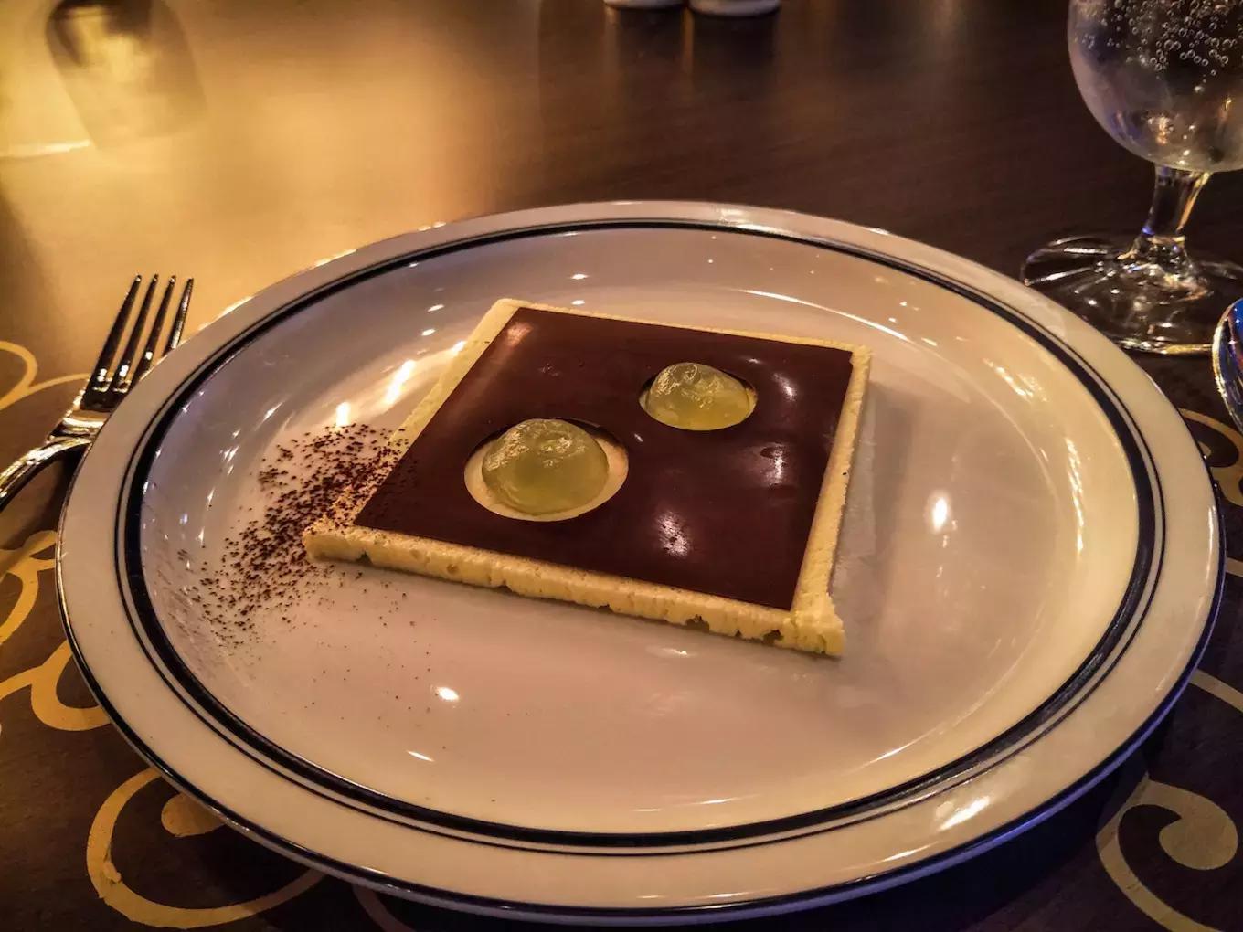 环球蜜月的小两口，免费上了一座价值8亿欧元的邮轮