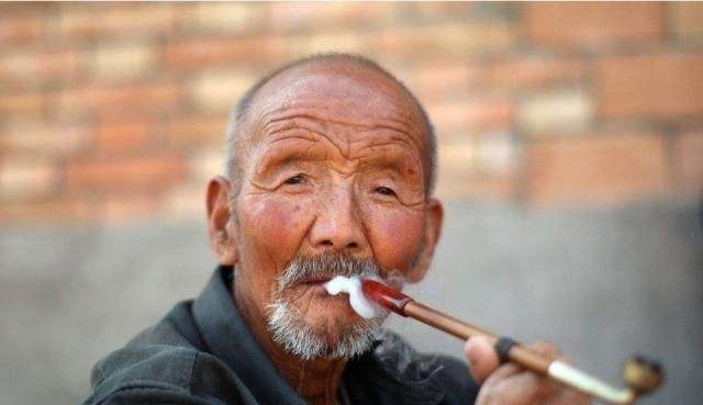 人穷不碰三生意的意思,人穷不碰三生意有必要做三买卖吗