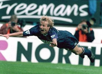 足坛头球高手：C罗防不胜防，比埃尔霍夫用头当脚